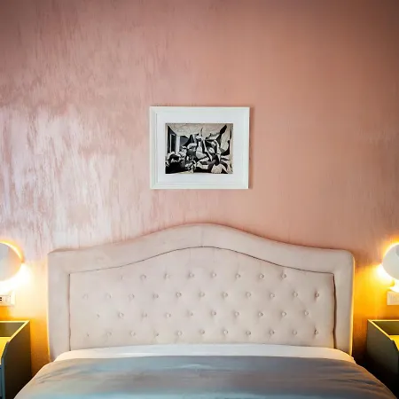 Momarooms Bed and Breakfast Νάπολη