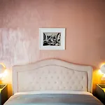 Momarooms Bed and Breakfast Νάπολη